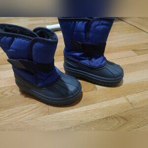 The Childrens Place Boy Toddler Blue and Black Winter Boots / Size 7 / Nwt
